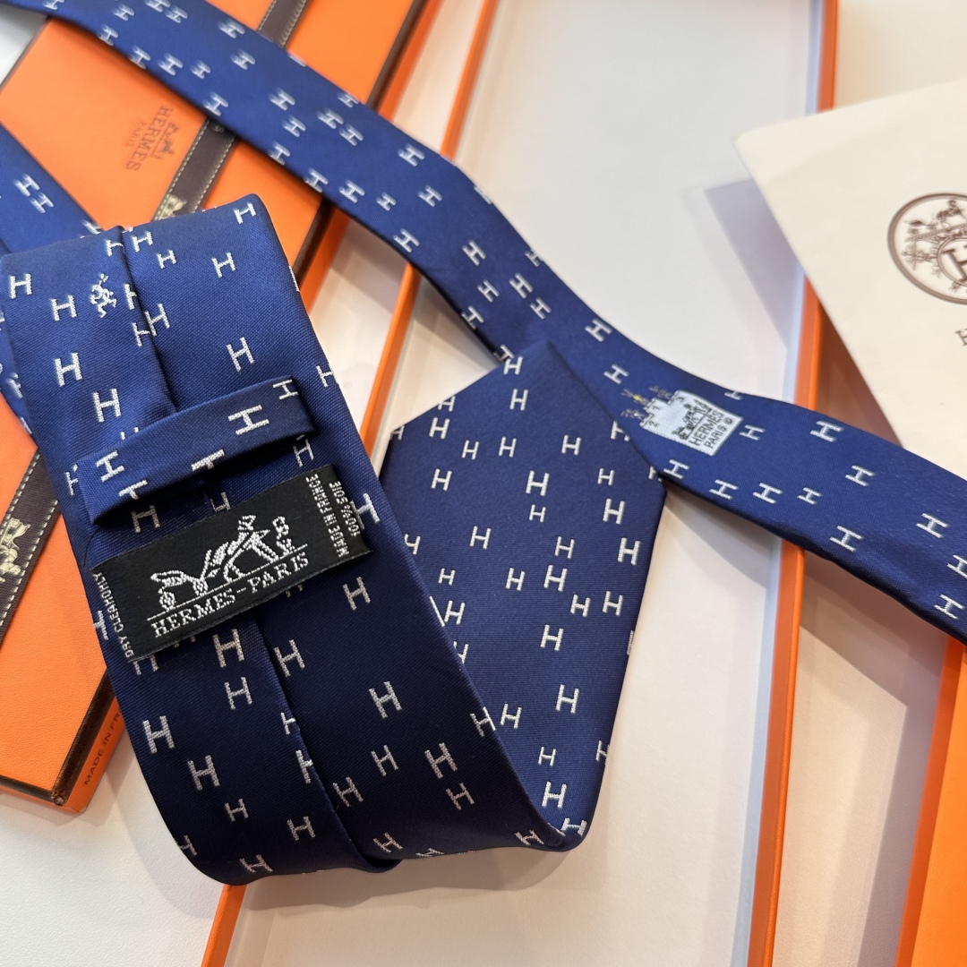 特价特 男士新款领带系列👔👔，稀有H家每年都有一千条不同印花的领带面世，从最初的多以几何图案表现骑术活动