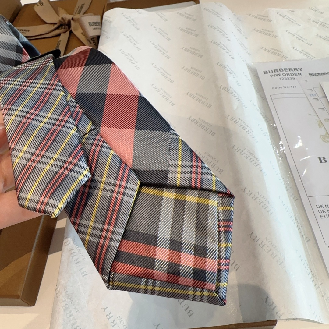 特价特 专柜同步领带出货啦‼‼Burberry【博柏利领带】👔👔，稀有😻😻展现精湛手工与时尚优雅的理想选
