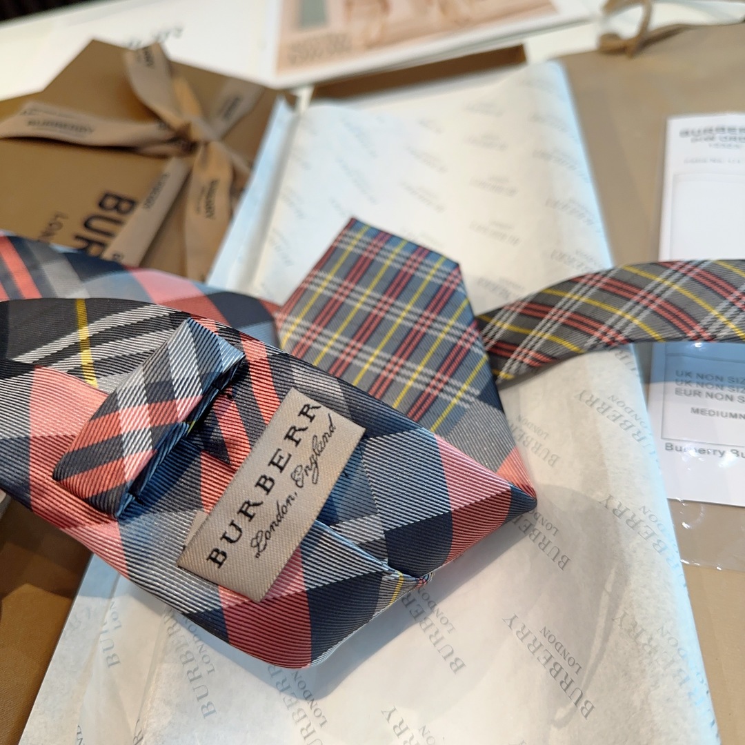特价特 专柜同步领带出货啦‼‼Burberry【博柏利领带】👔👔，稀有😻😻展现精湛手工与时尚优雅的理想选