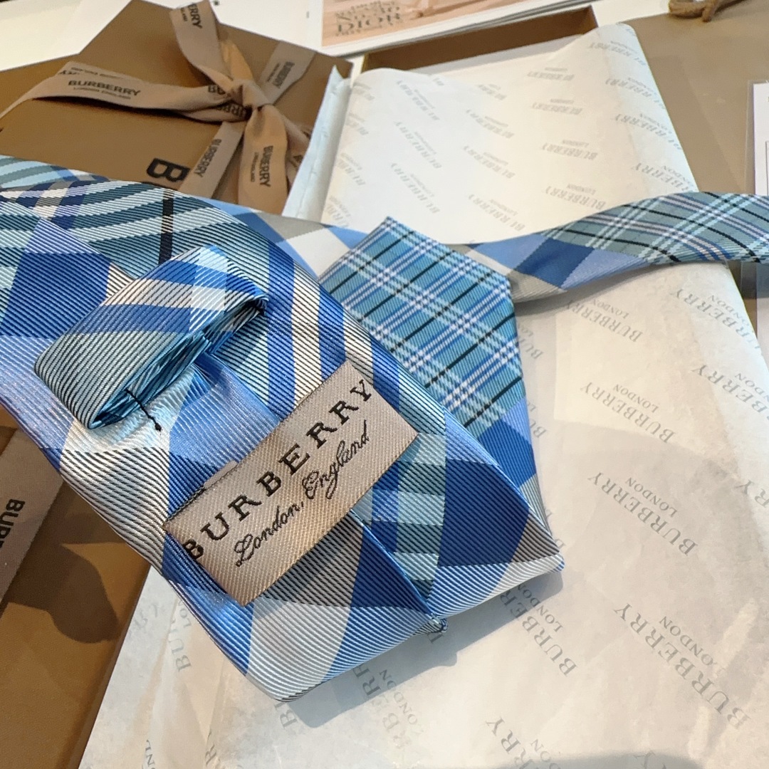 特价特 专柜同步领带出货啦‼‼Burberry【博柏利领带】👔👔，稀有😻😻展现精湛手工与时尚优雅的理想选
