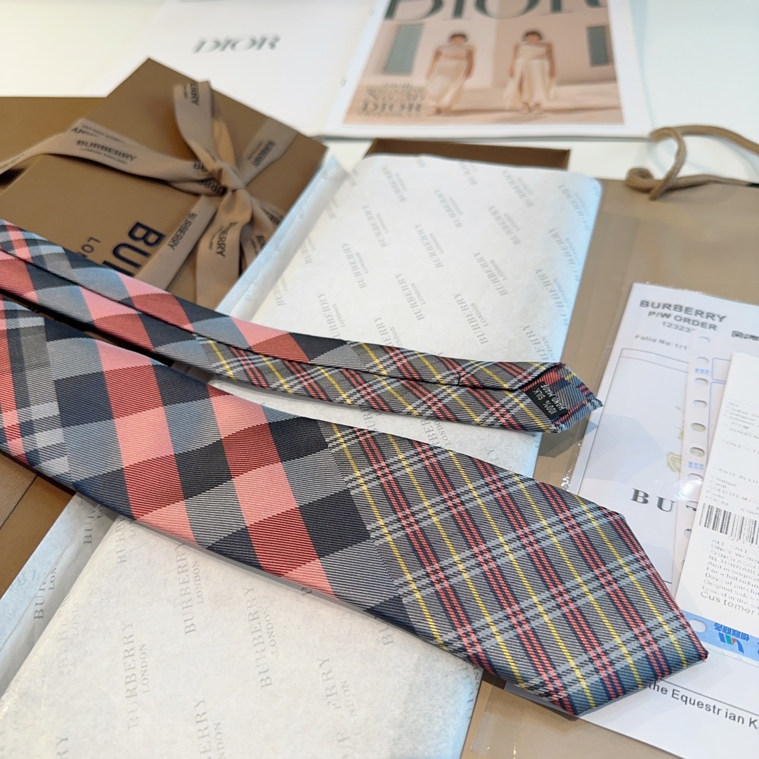 特价特 专柜同步领带出货啦‼‼Burberry【博柏利领带】👔👔，稀有😻😻展现精湛手工与时尚优雅的理想选