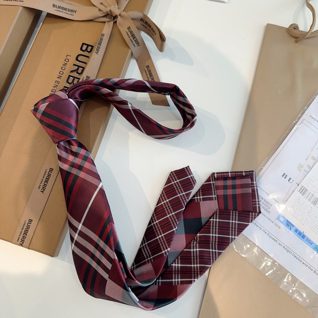 特价特 专柜同步领带出货啦‼‼Burberry【博柏利领带】👔👔，稀有😻😻展现精湛手工与时尚优雅的理想选