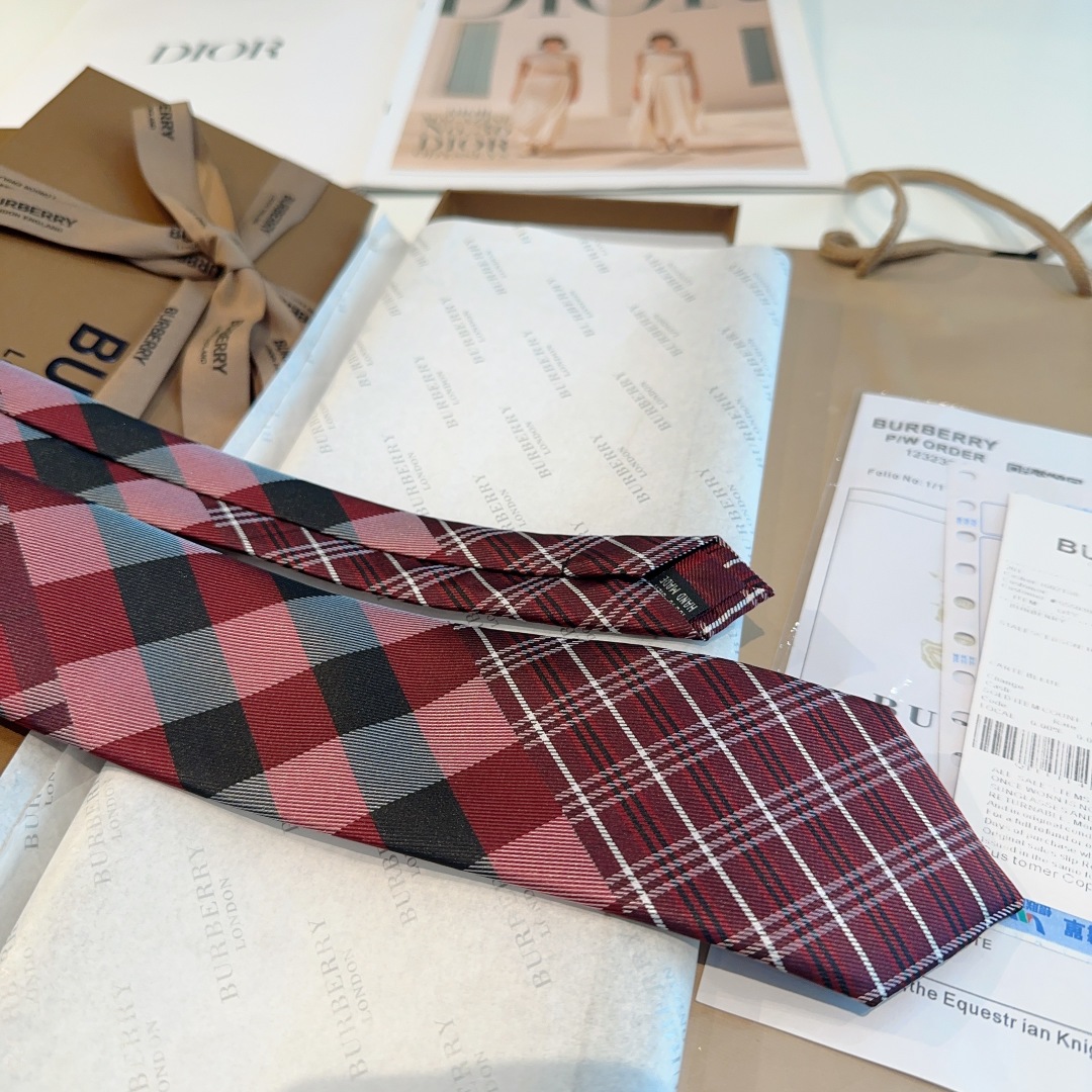 特价特 专柜同步领带出货啦‼‼Burberry【博柏利领带】👔👔，稀有😻😻展现精湛手工与时尚优雅的理想选