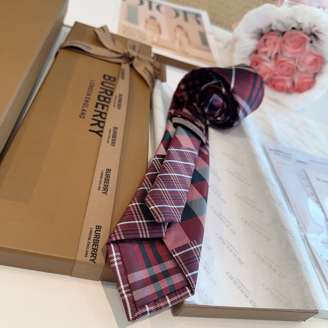 特价特 专柜同步领带出货啦‼‼Burberry【博柏利领带】👔👔，稀有😻😻展现精湛手工与时尚优雅的理想选
