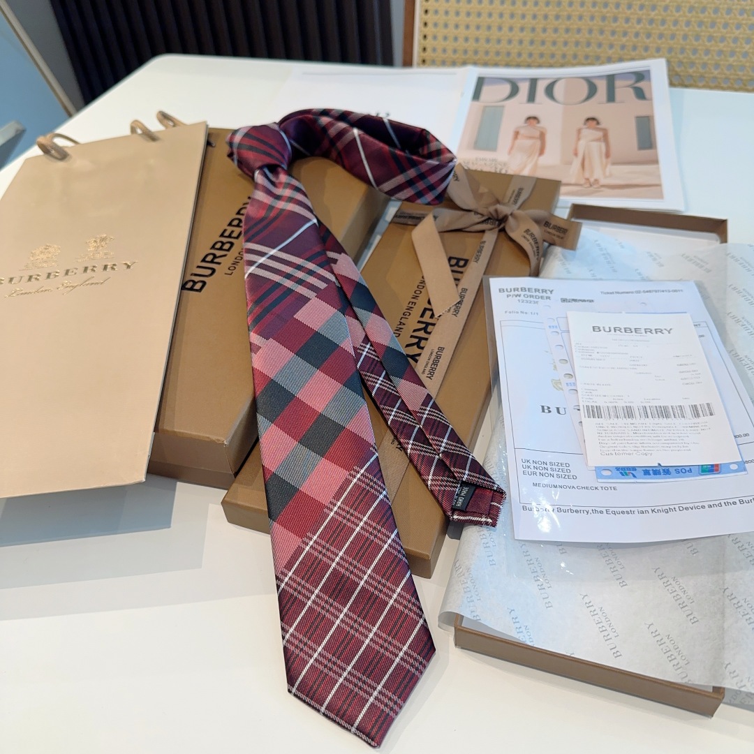 特价特 专柜同步领带出货啦‼‼Burberry【博柏利领带】👔👔，稀有😻😻展现精湛手工与时尚优雅的理想选