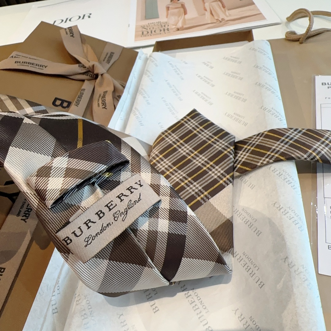 特价特 专柜同步领带出货啦‼‼Burberry【博柏利领带】👔👔，稀有😻😻展现精湛手工与时尚优雅的理想选