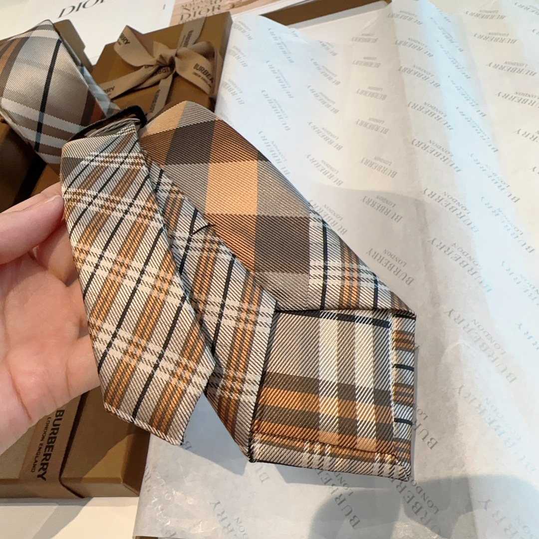 特价特 专柜同步领带出货啦‼‼Burberry【博柏利领带】👔👔，稀有😻😻展现精湛手工与时尚优雅的理想选