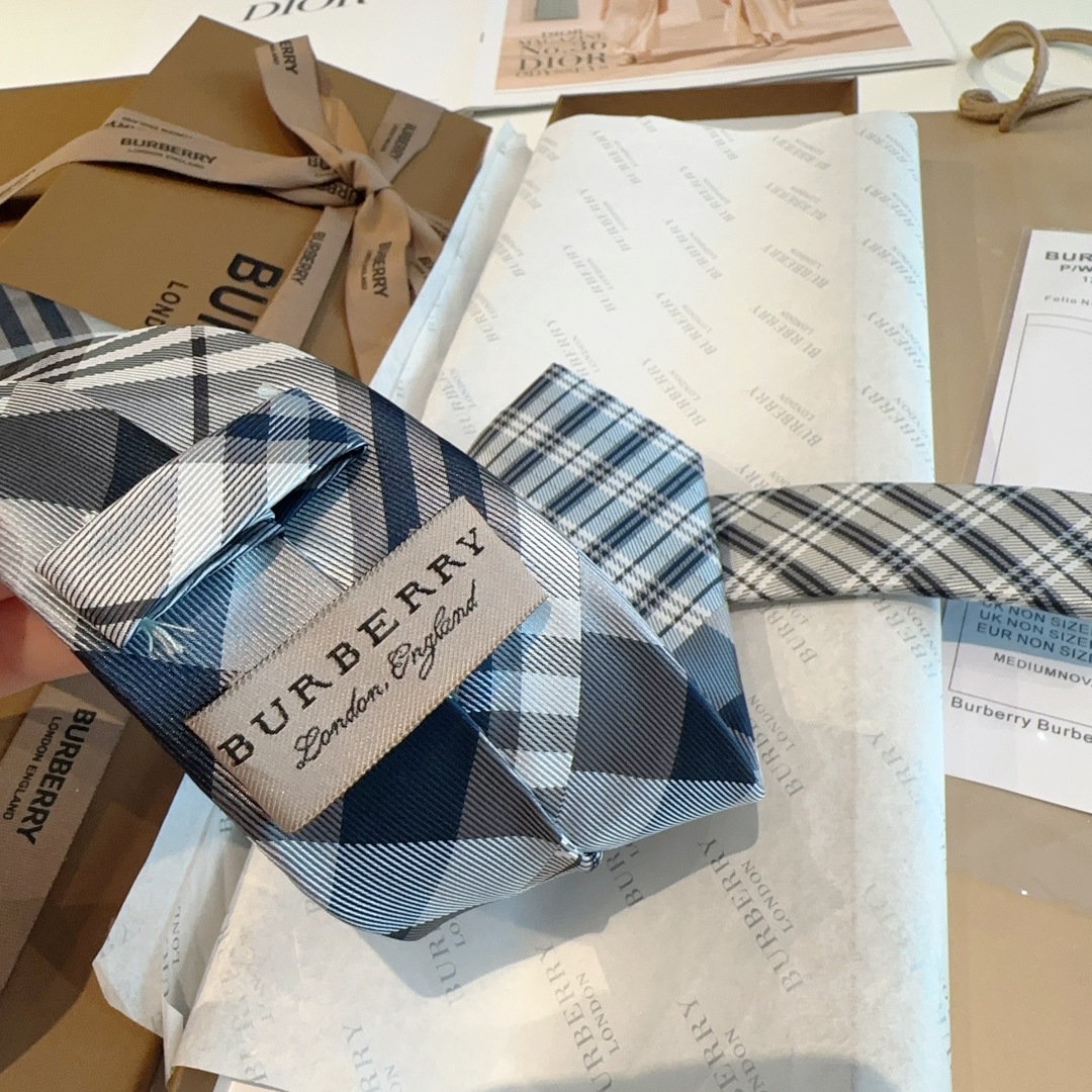 特价特 专柜同步领带出货啦‼‼Burberry【博柏利领带】👔👔，稀有😻😻展现精湛手工与时尚优雅的理想选