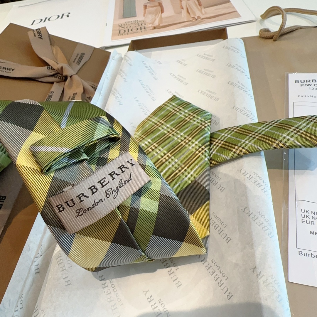 特价特 专柜同步领带出货啦‼‼Burberry【博柏利领带】👔👔，稀有😻😻展现精湛手工与时尚优雅的理想选