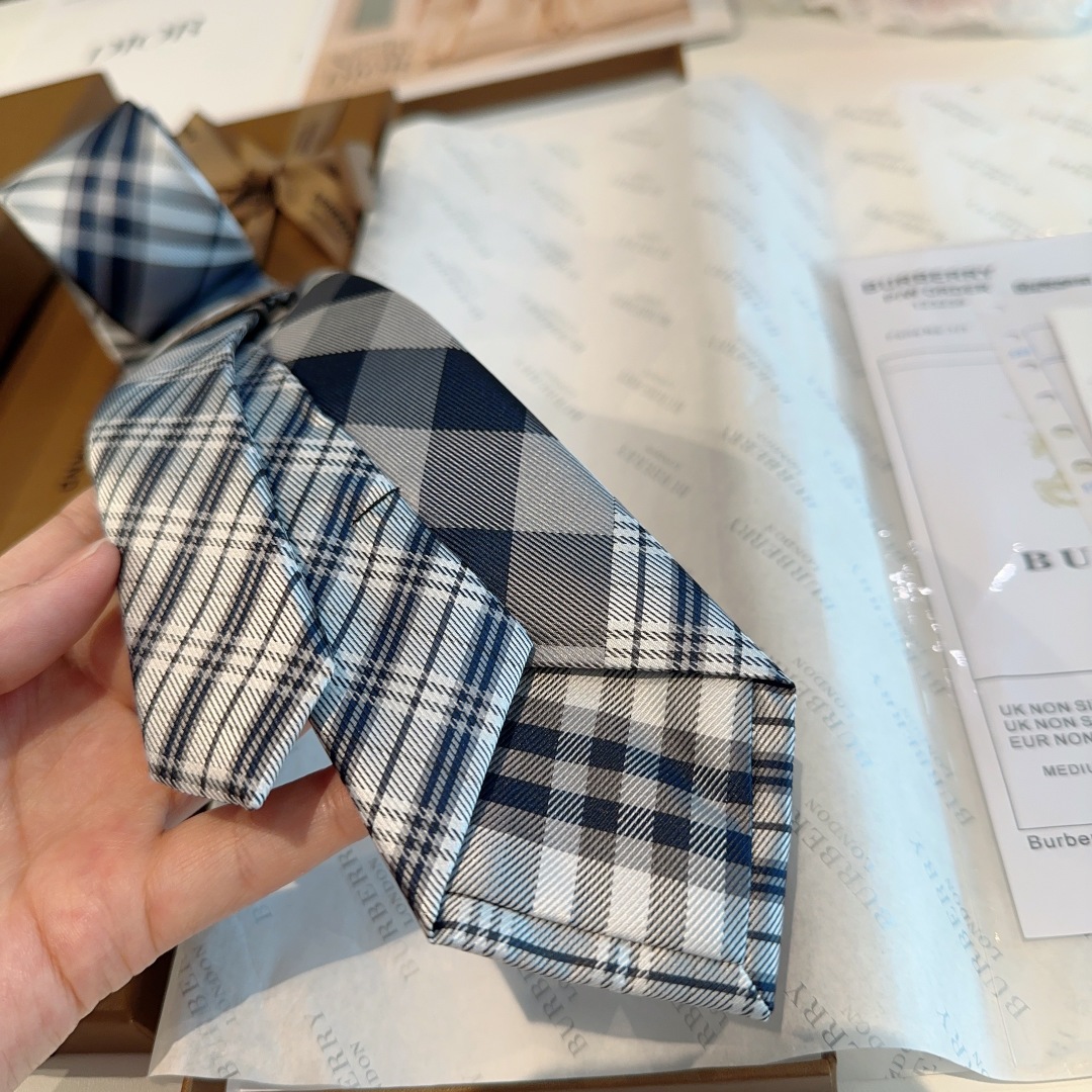 特价特 专柜同步领带出货啦‼‼Burberry【博柏利领带】👔👔，稀有😻😻展现精湛手工与时尚优雅的理想选