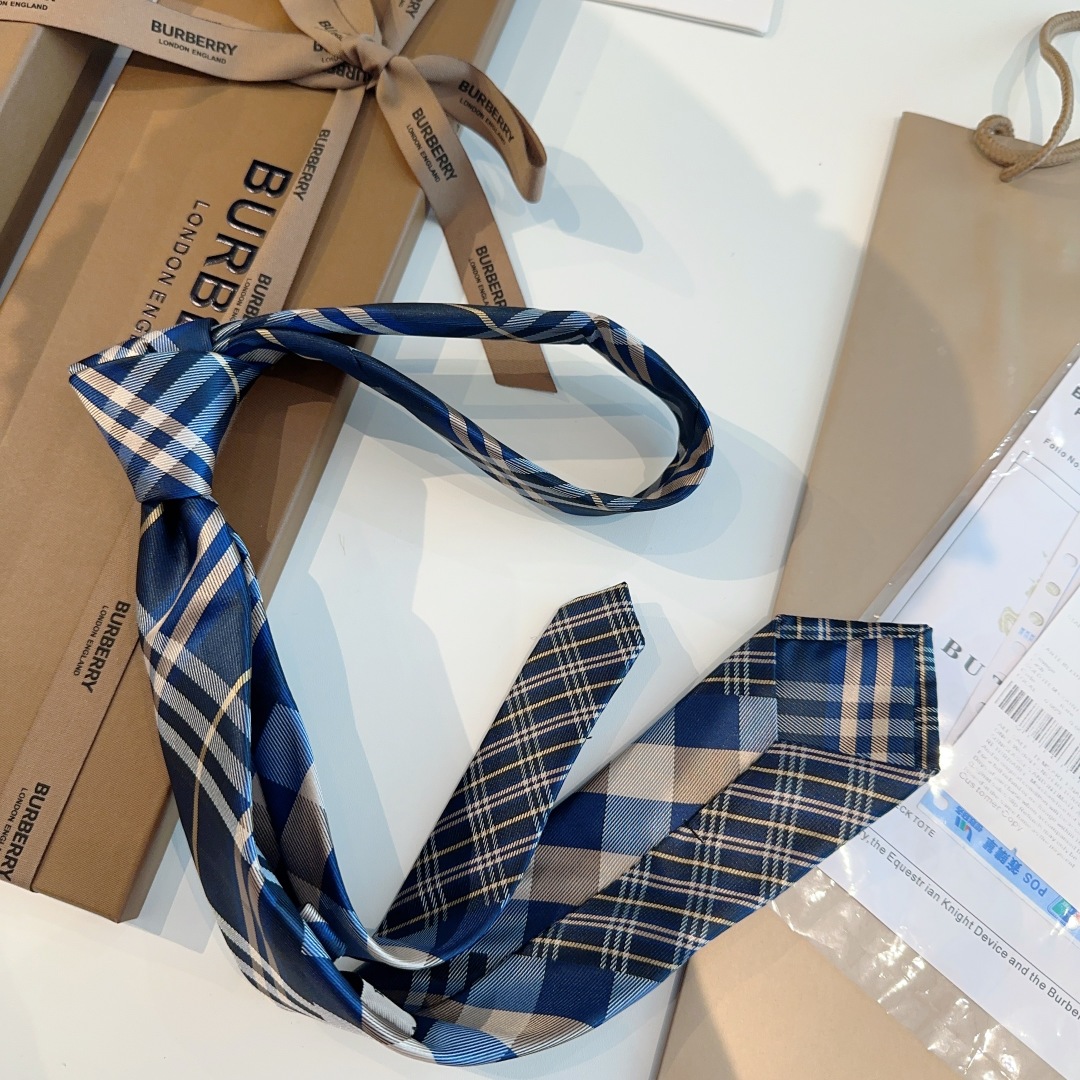 特价特 专柜同步领带出货啦‼‼Burberry【博柏利领带】👔👔，稀有😻😻展现精湛手工与时尚优雅的理想选