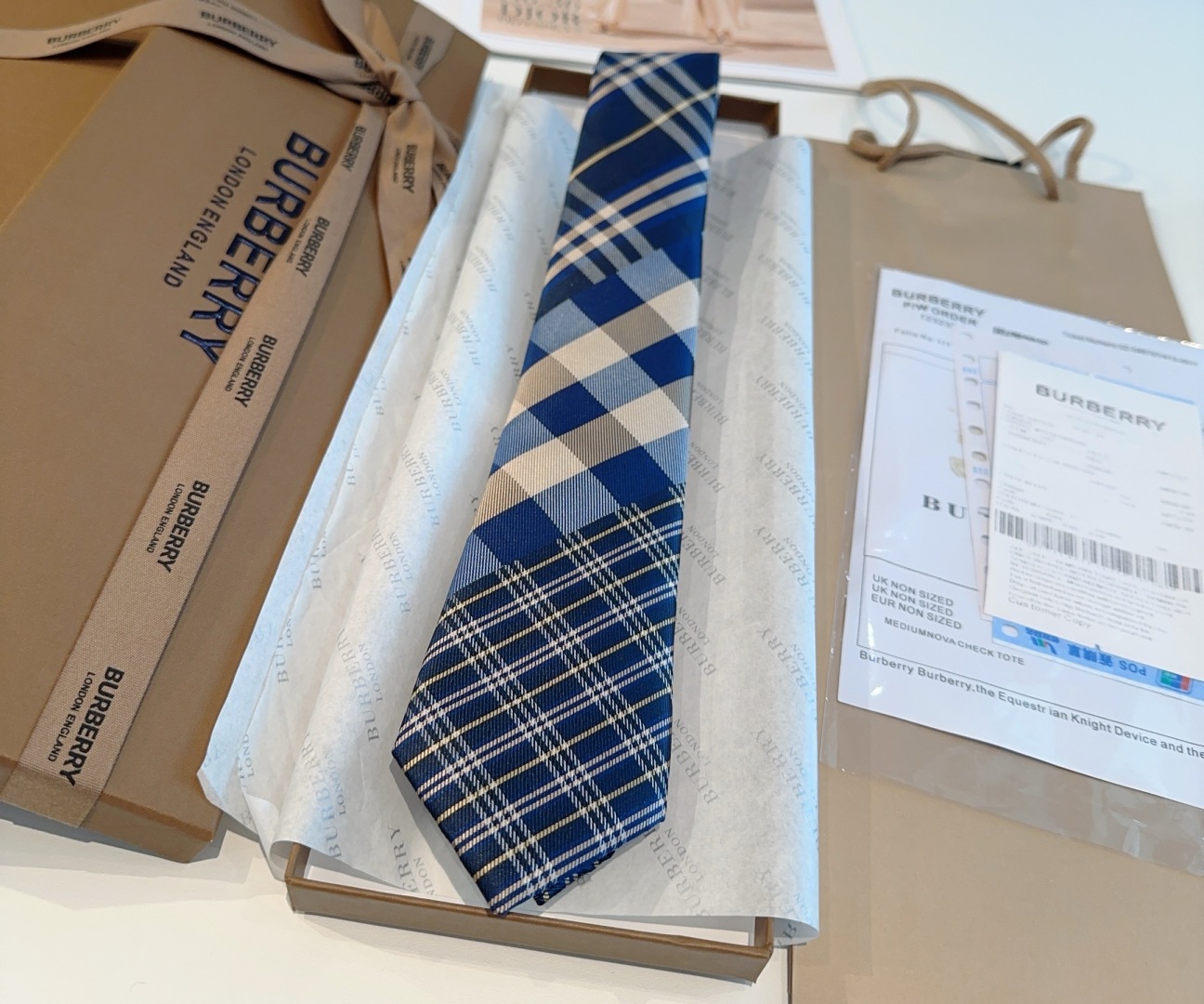 特价特 专柜同步领带出货啦‼‼Burberry【博柏利领带】👔👔，稀有😻😻展现精湛手工与时尚优雅的理想选