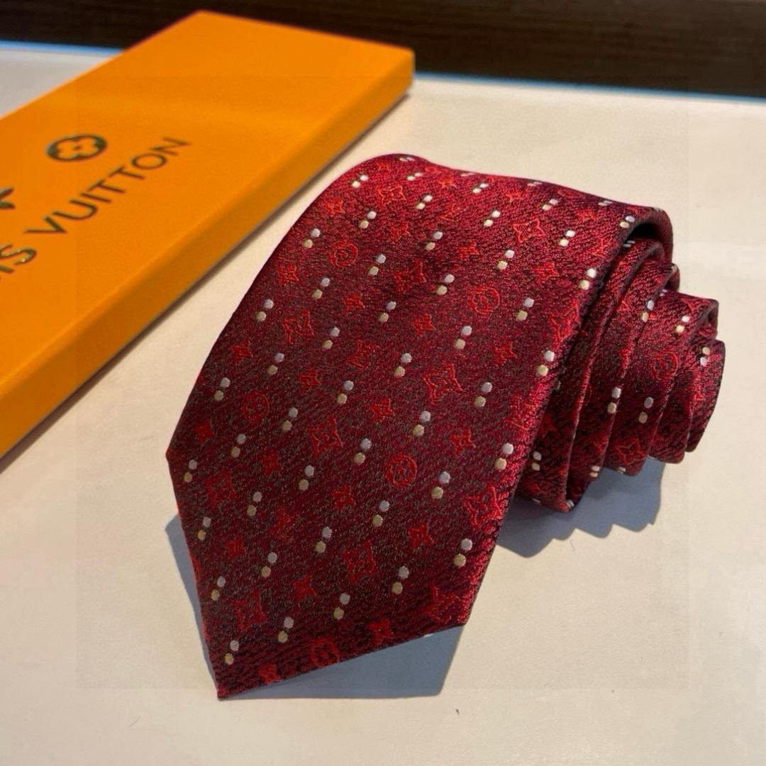 特价👏专柜同歩👔👔精致的小Logo提花，低调奢华大气的配色，这款领带将Lv标志性的Damier图案以同色