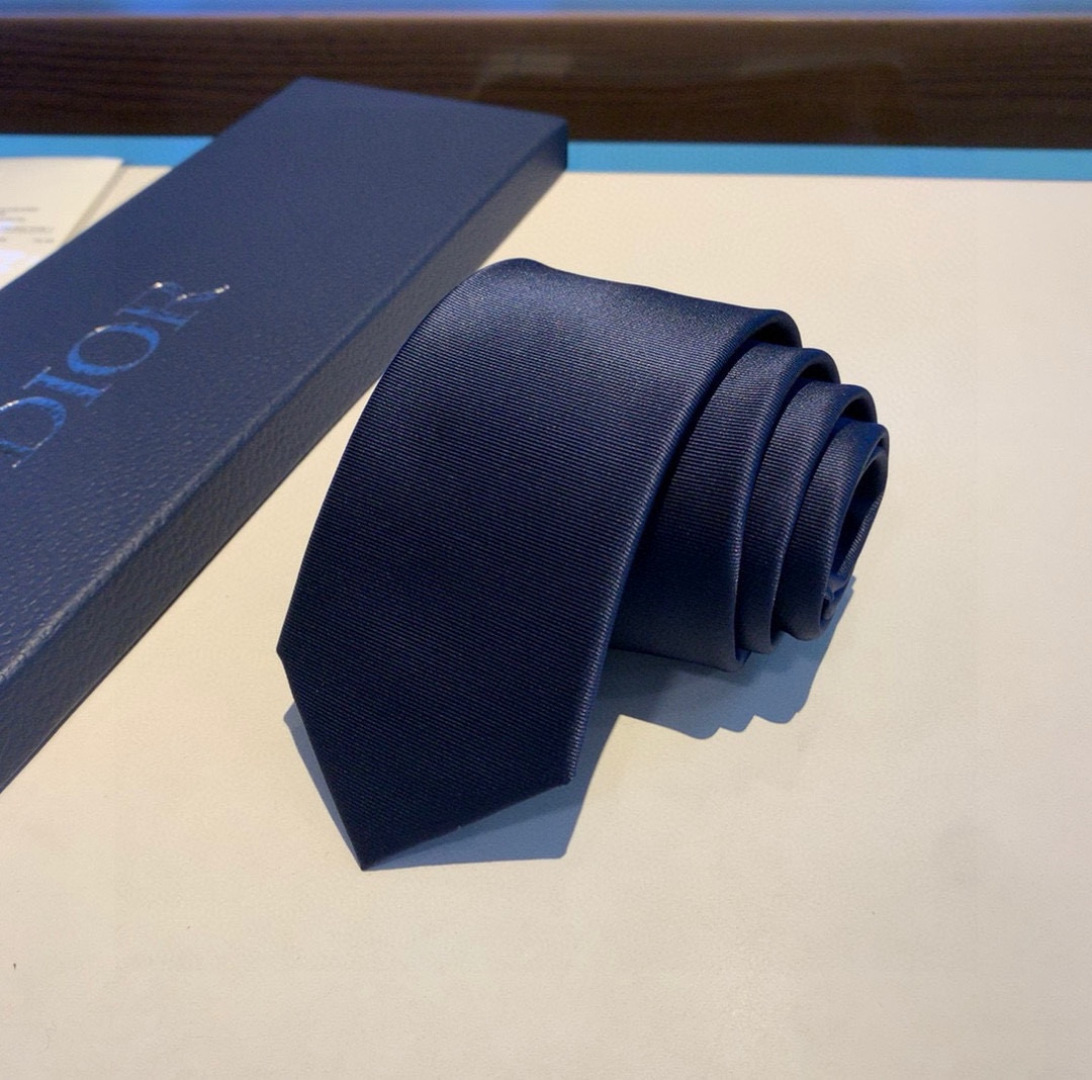 特价 爆款到👏👏Do家新款领带  👔👔Dior男士【D家LOGO系列领带】，稀有😻😻展现精湛手工与时尚优