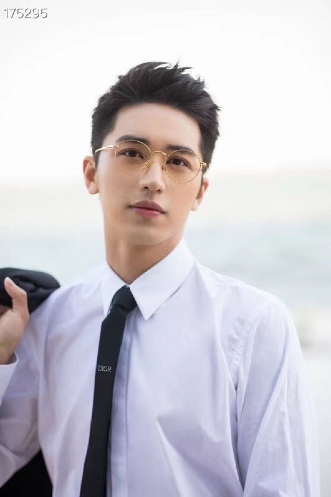 特价 爆款到👏👏Do家新款领带  👔👔Dior男士【D家LOGO系列领带】，稀有😻😻展现精湛手工与时尚优