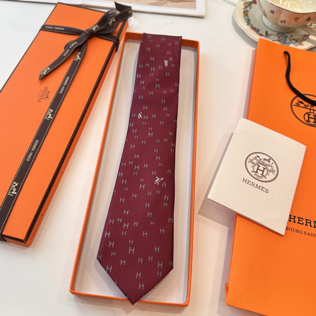 特价特 男士新款领带系列👔👔，稀有H家每年都有一千条不同印花的领带面世，从最初的多以几何图案表现骑术活动