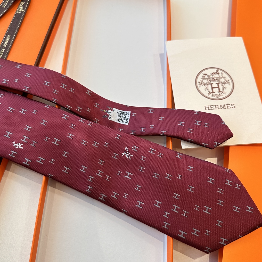 特价特 男士新款领带系列👔👔，稀有H家每年都有一千条不同印花的领带面世，从最初的多以几何图案表现骑术活动