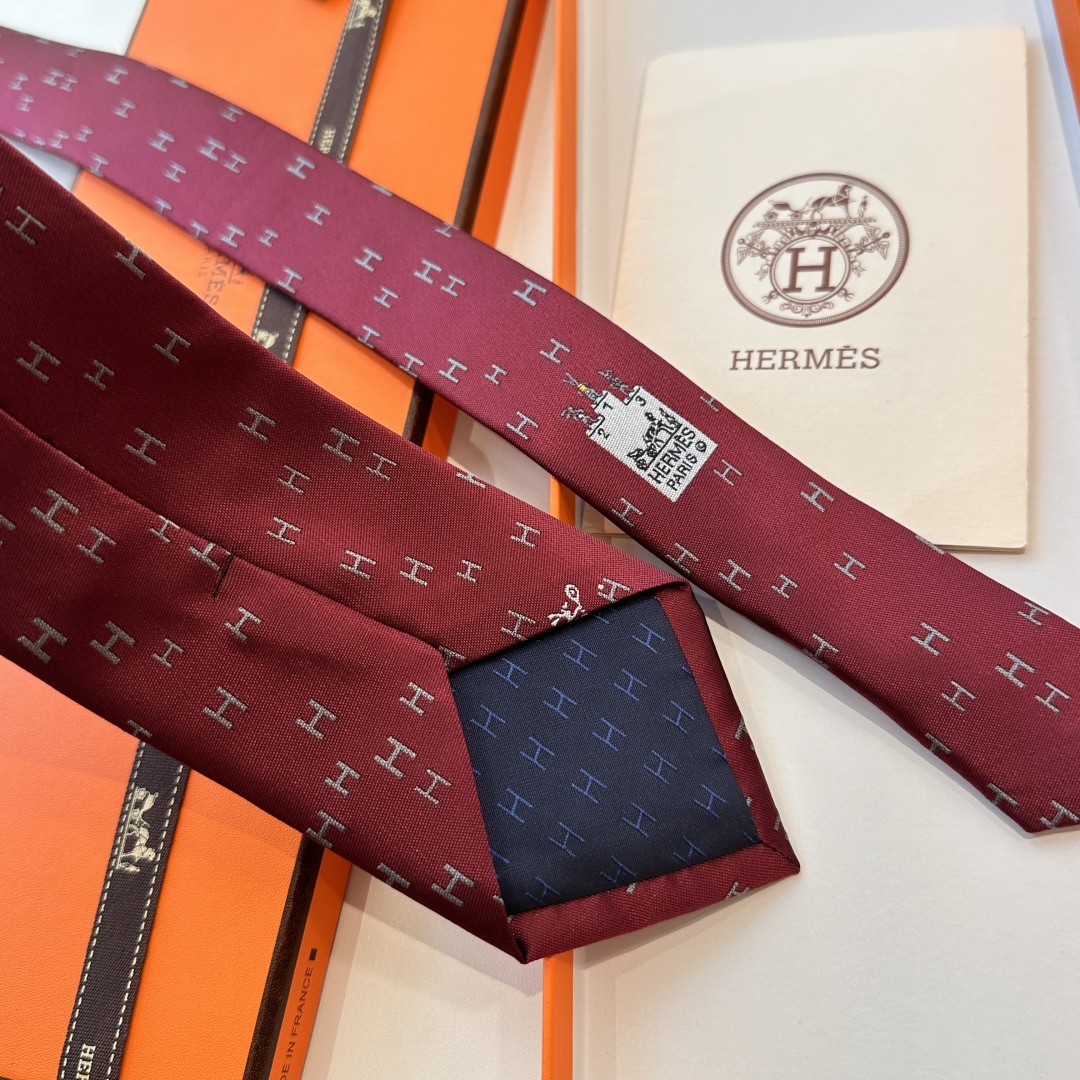 特价特 男士新款领带系列👔👔，稀有H家每年都有一千条不同印花的领带面世，从最初的多以几何图案表现骑术活动