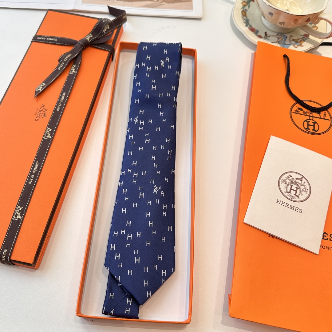 特价特 男士新款领带系列👔👔，稀有H家每年都有一千条不同印花的领带面世，从最初的多以几何图案表现骑术活动