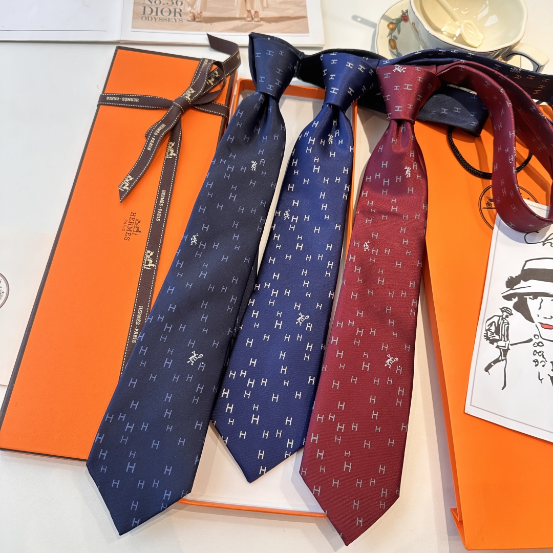 特价特 男士新款领带系列👔👔，稀有H家每年都有一千条不同印花的领带面世，从最初的多以几何图案表现骑术活动