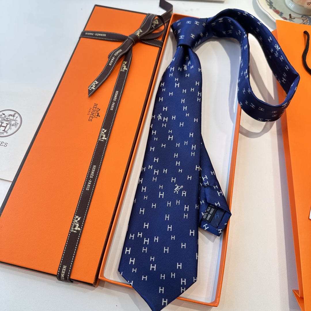 特价特 男士新款领带系列👔👔，稀有H家每年都有一千条不同印花的领带面世，从最初的多以几何图案表现骑术活动