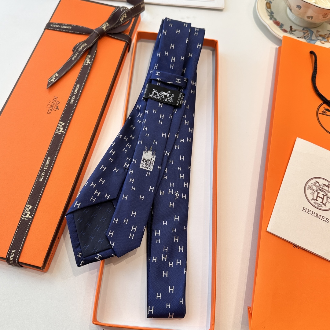 特价特 男士新款领带系列👔👔，稀有H家每年都有一千条不同印花的领带面世，从最初的多以几何图案表现骑术活动