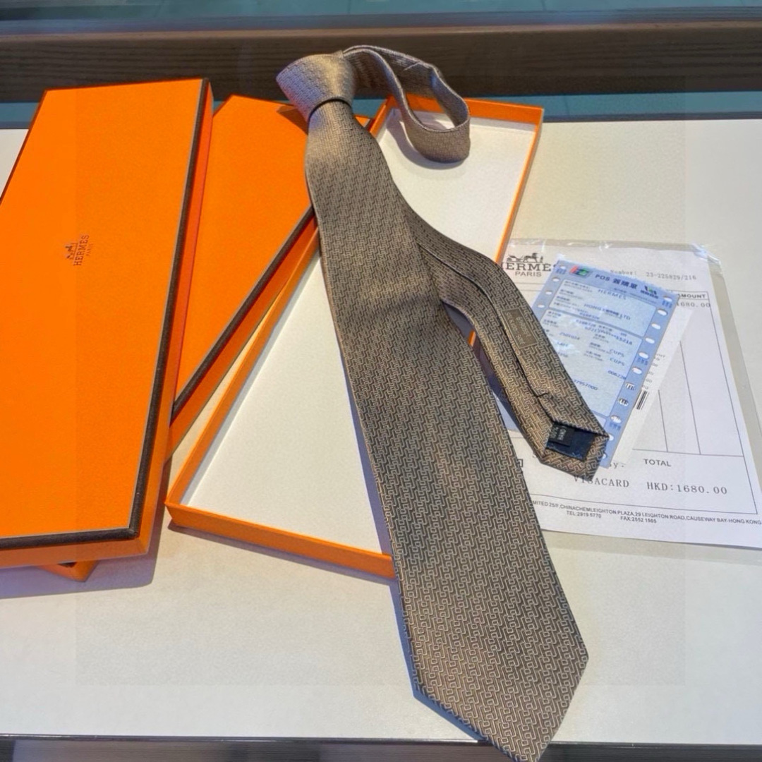 特价爱马仕H字母男士新款领带系列👔👔，让男士可以充分展示自己个性。100%顶级斜纹真丝手工定制‼