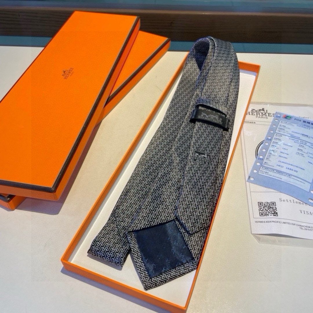 特价爱马仕H字母男士新款领带系列👔👔，让男士可以充分展示自己个性。100%顶级斜纹真丝手工定制‼