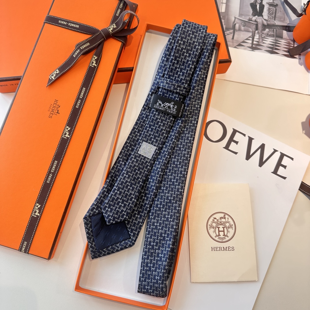 特价特价P 蓝色 男士新款领带系列【H字母领带】👔👔，稀有😻😻H家每年都有一千条不同印花的领带面世，从最