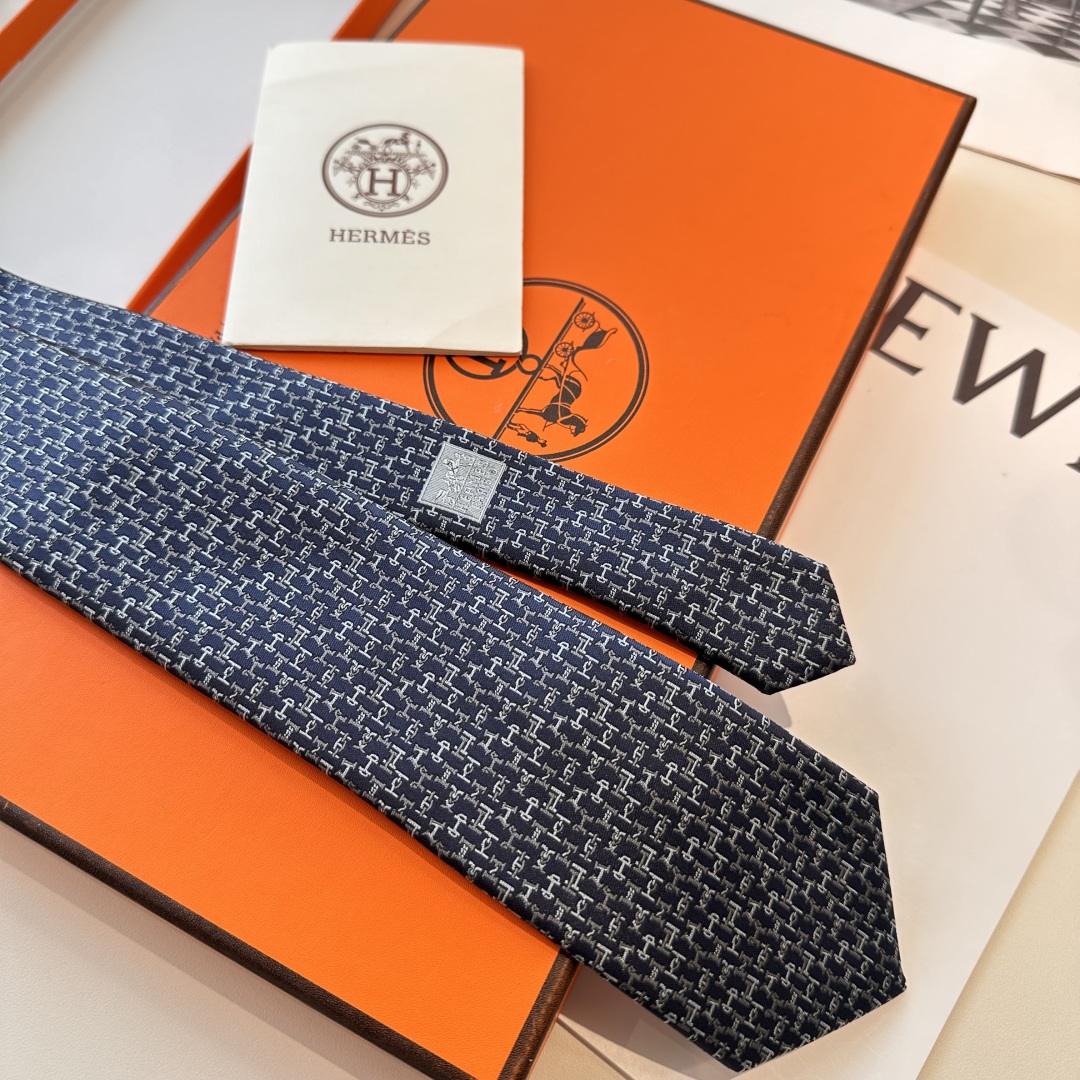 特价特价P 蓝色 男士新款领带系列【H字母领带】👔👔，稀有😻😻H家每年都有一千条不同印花的领带面世，从最