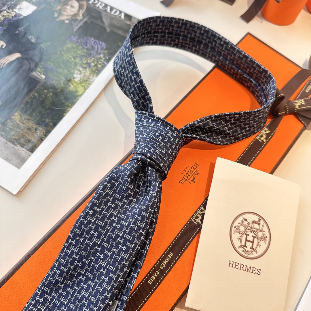 特价特价P 蓝色 男士新款领带系列【H字母领带】👔👔，稀有😻😻H家每年都有一千条不同印花的领带面世，从最