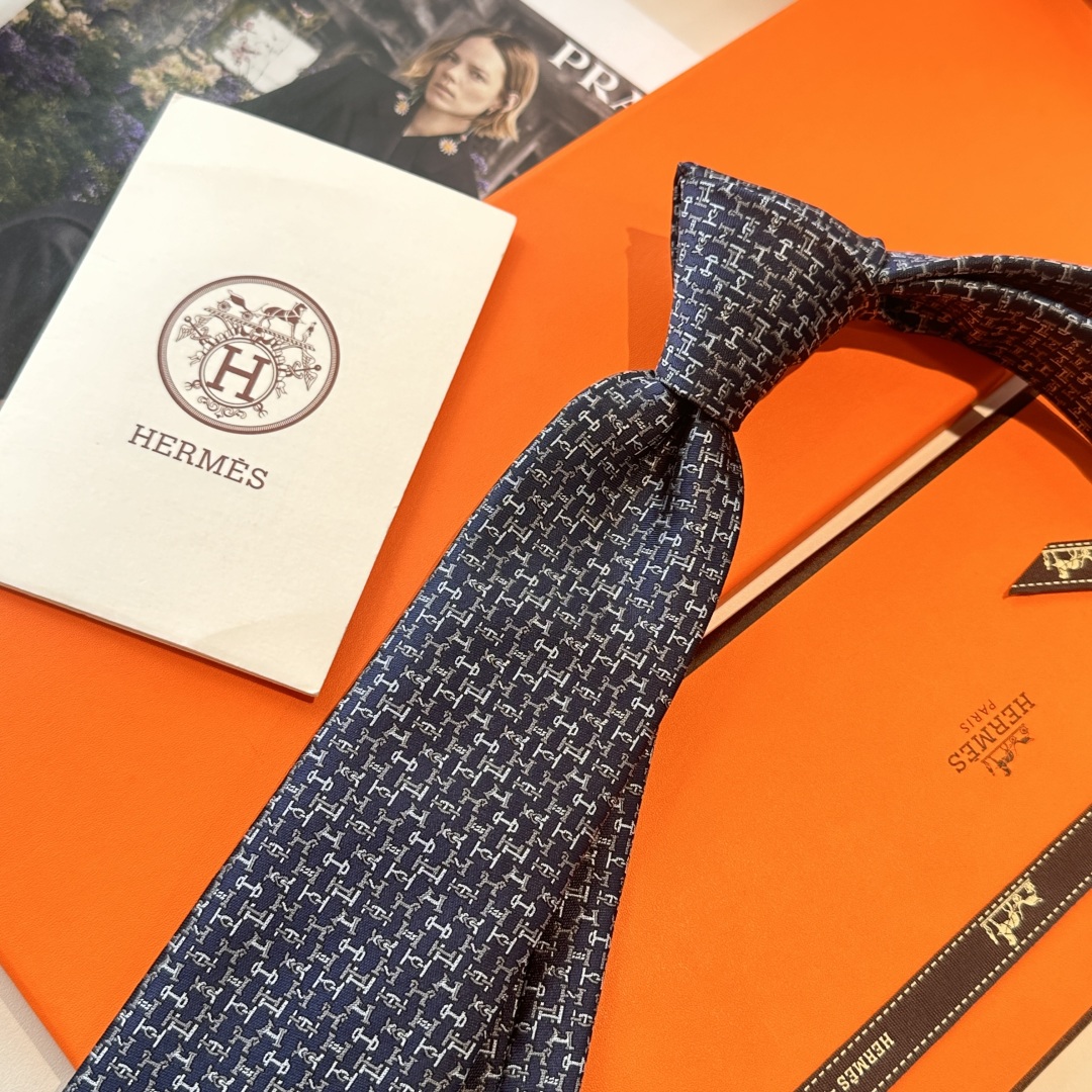 特价特价P 蓝色 男士新款领带系列【H字母领带】👔👔，稀有😻😻H家每年都有一千条不同印花的领带面世，从最