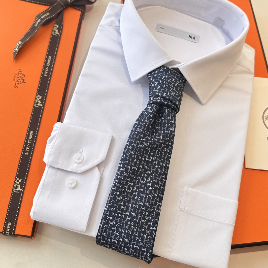 特价特价P 蓝色 男士新款领带系列【H字母领带】👔👔，稀有😻😻H家每年都有一千条不同印花的领带面世，从最