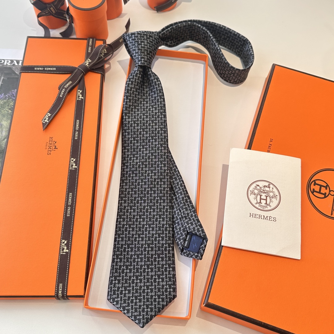 特价特价P 黑色 男士新款领带系列【H字母领带】👔👔，稀有😻😻H家每年都有一千条不同印花的领带面世，从最