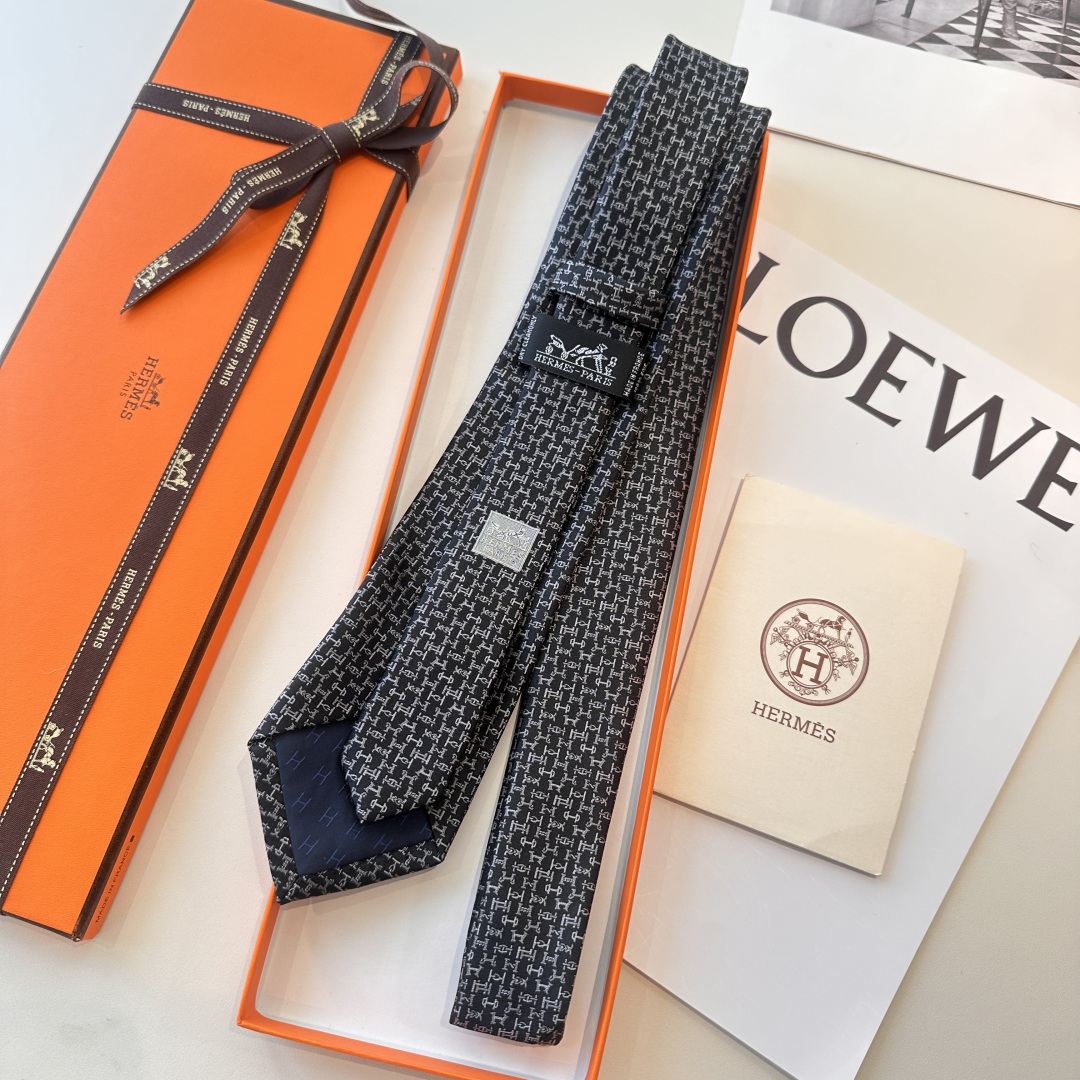 特价特价P 黑色 男士新款领带系列【H字母领带】👔👔，稀有😻😻H家每年都有一千条不同印花的领带面世，从最