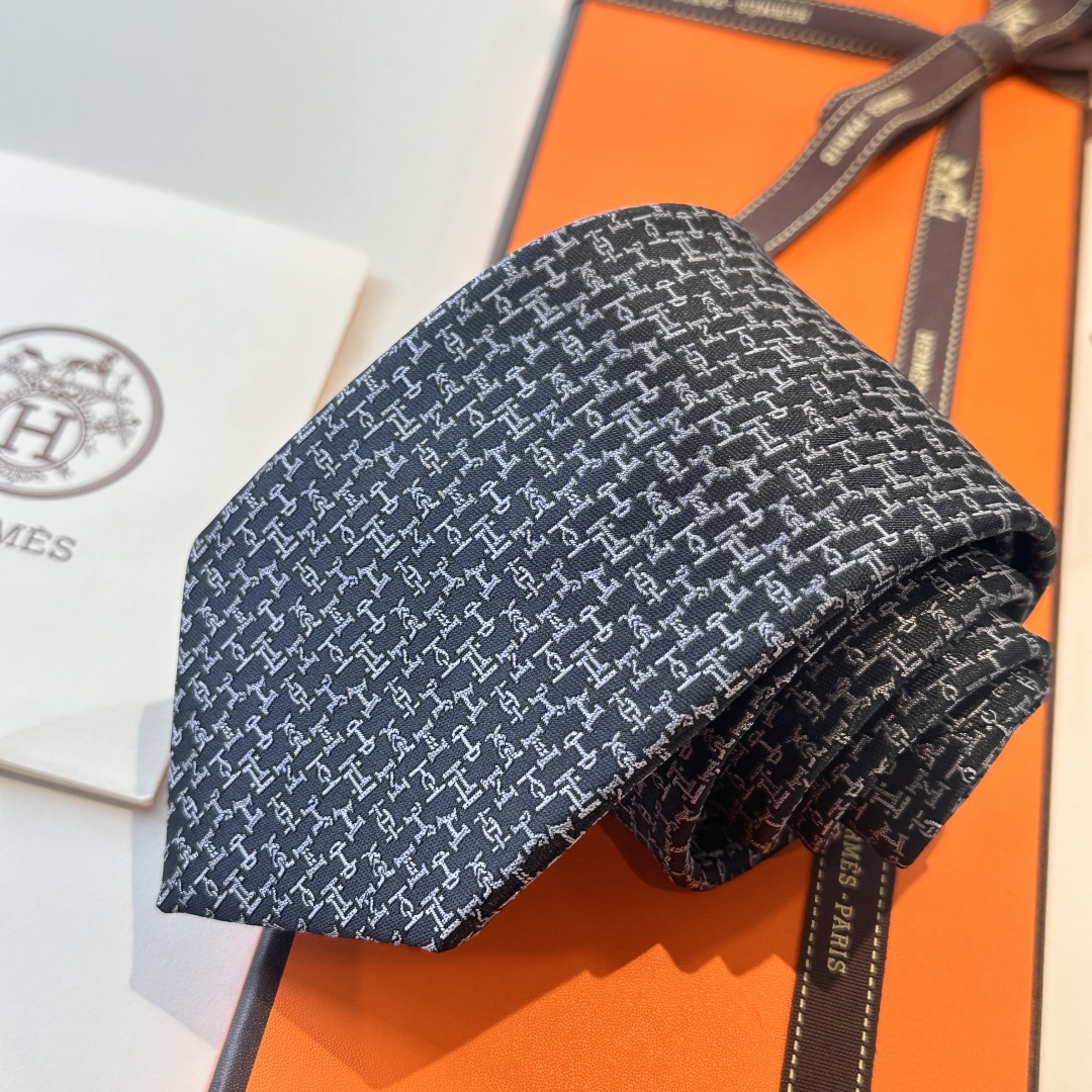 特价特价P 黑色 男士新款领带系列【H字母领带】👔👔，稀有😻😻H家每年都有一千条不同印花的领带面世，从最