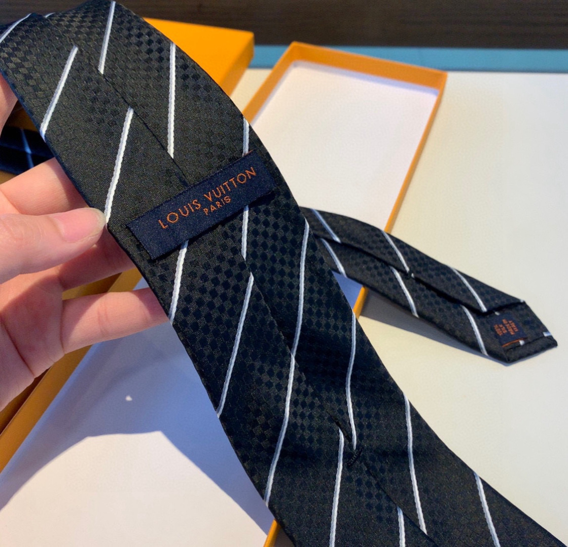特价特价P LV专柜同步出货啦‼ 男士领带系列【ECU领带】👔👔，稀有😻😻展现精湛手工与时尚优雅的理想选
