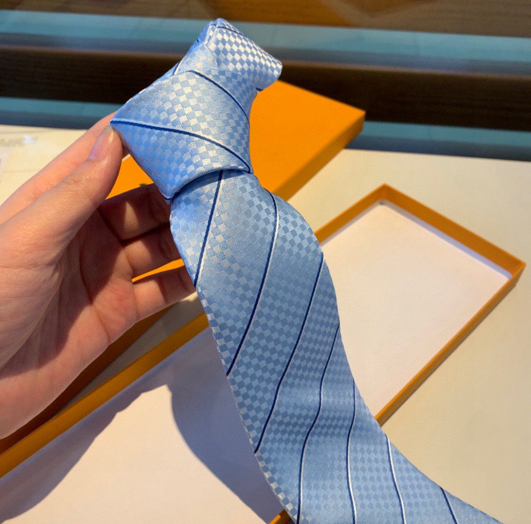 特价特价P LV专柜同步出货啦‼ 男士领带系列【ECU领带】👔👔，稀有😻😻展现精湛手工与时尚优雅的理想选