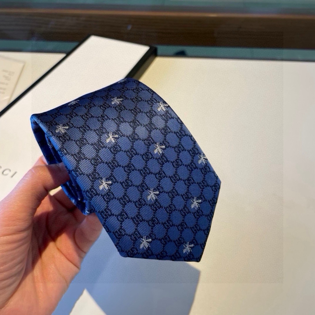 特价 G家专柜新款【GG蜜蜂印花领带】男士领带👔👔，稀有采用经典小G LOGO提花展现精湛手工与时尚优雅