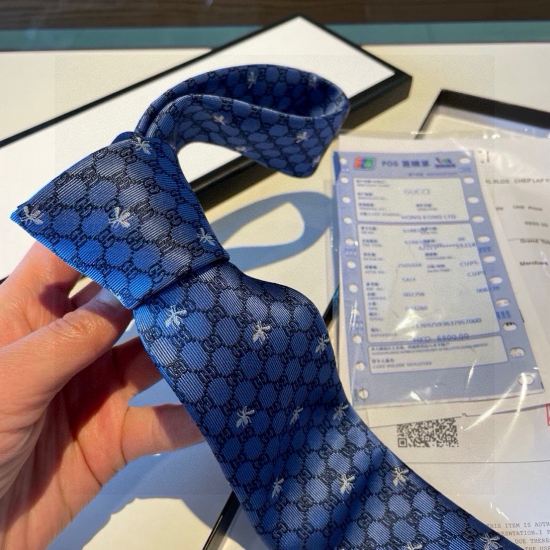 特价 G家专柜新款【GG蜜蜂印花领带】男士领带👔👔，稀有采用经典小G LOGO提花展现精湛手工与时尚优雅
