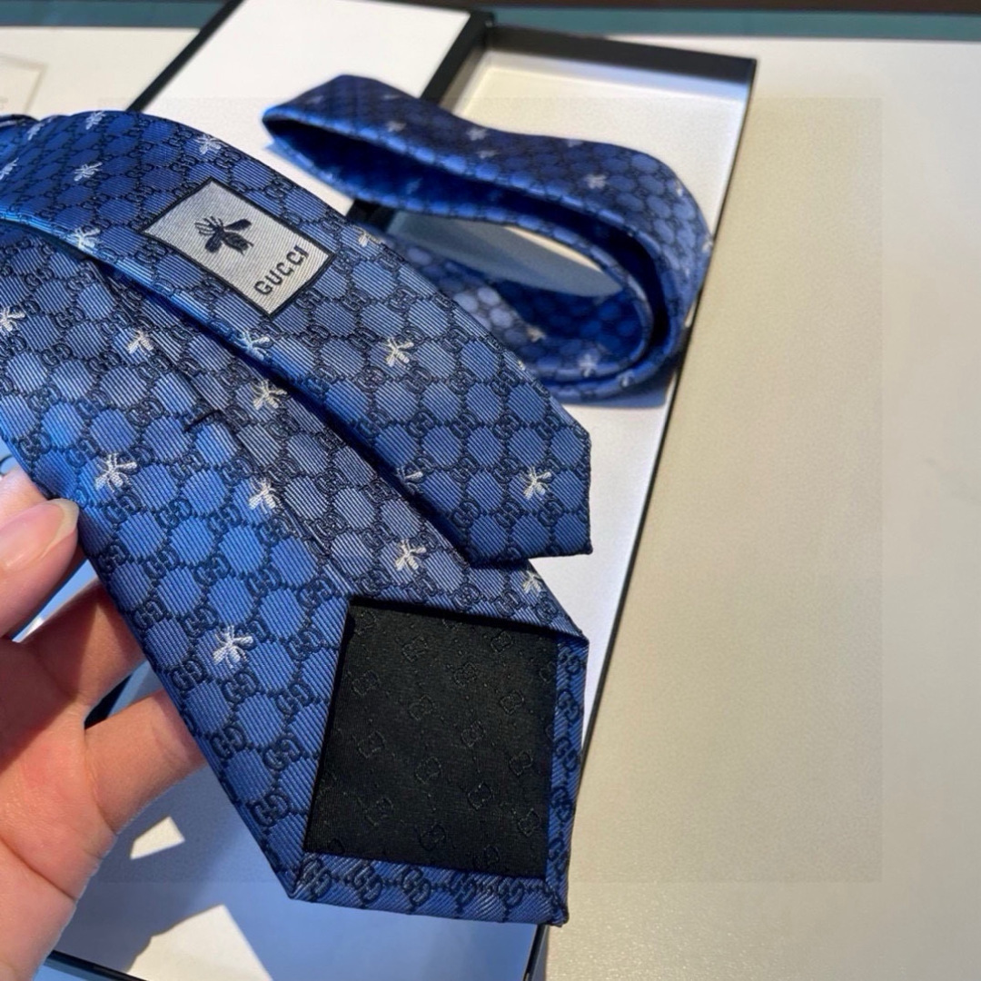 特价 G家专柜新款【GG蜜蜂印花领带】男士领带👔👔，稀有采用经典小G LOGO提花展现精湛手工与时尚优雅