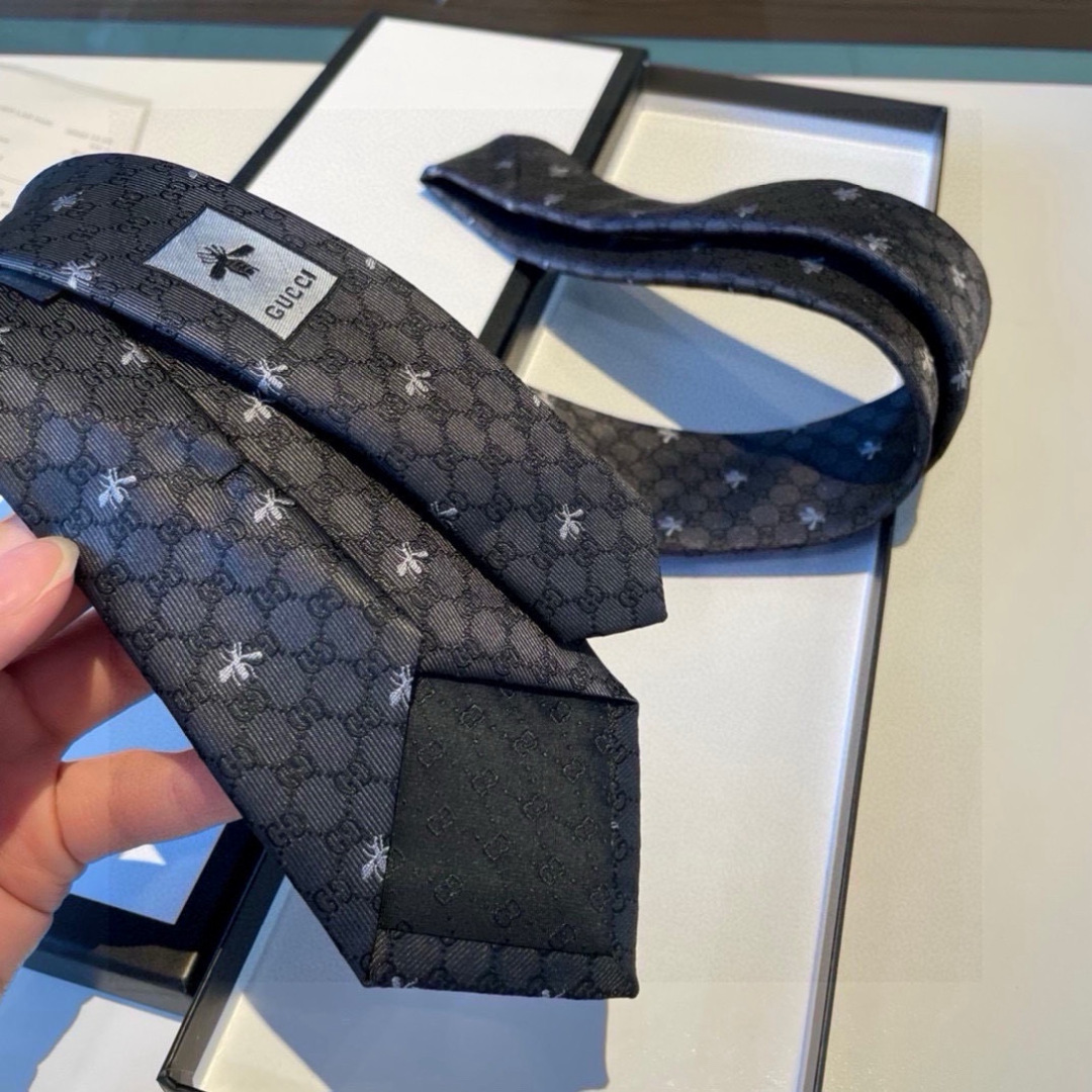 特价 G家专柜新款【GG蜜蜂印花领带】男士领带👔👔，稀有采用经典小G LOGO提花展现精湛手工与时尚优雅