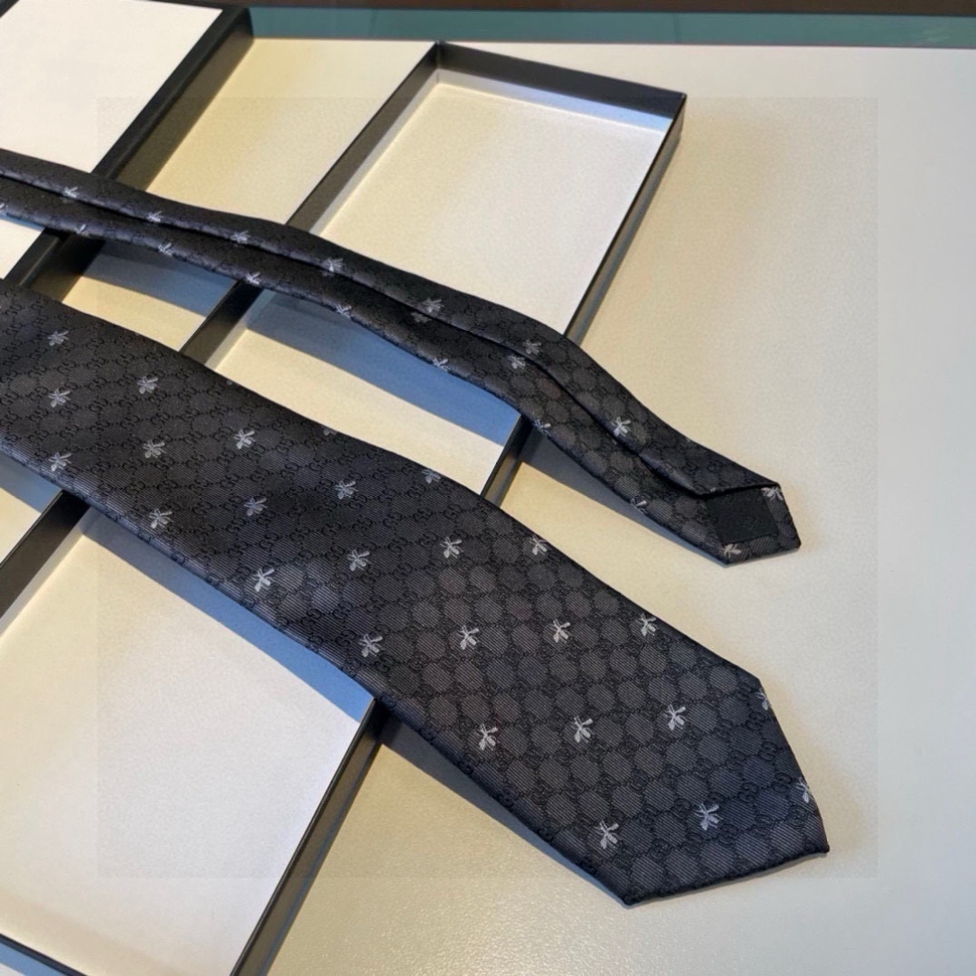特价 G家专柜新款【GG蜜蜂印花领带】男士领带👔👔，稀有采用经典小G LOGO提花展现精湛手工与时尚优雅