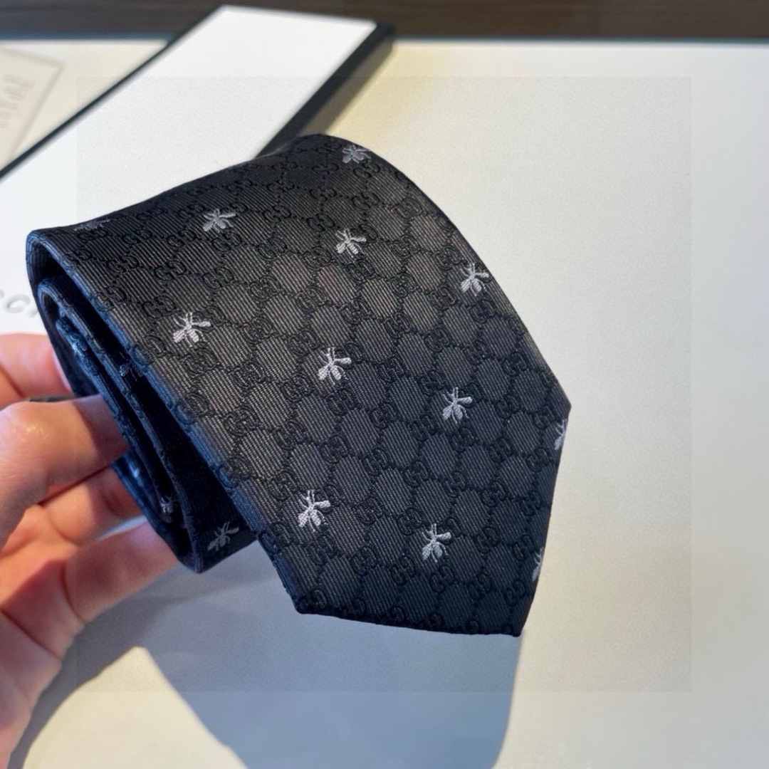 特价 G家专柜新款【GG蜜蜂印花领带】男士领带👔👔，稀有采用经典小G LOGO提花展现精湛手工与时尚优雅
