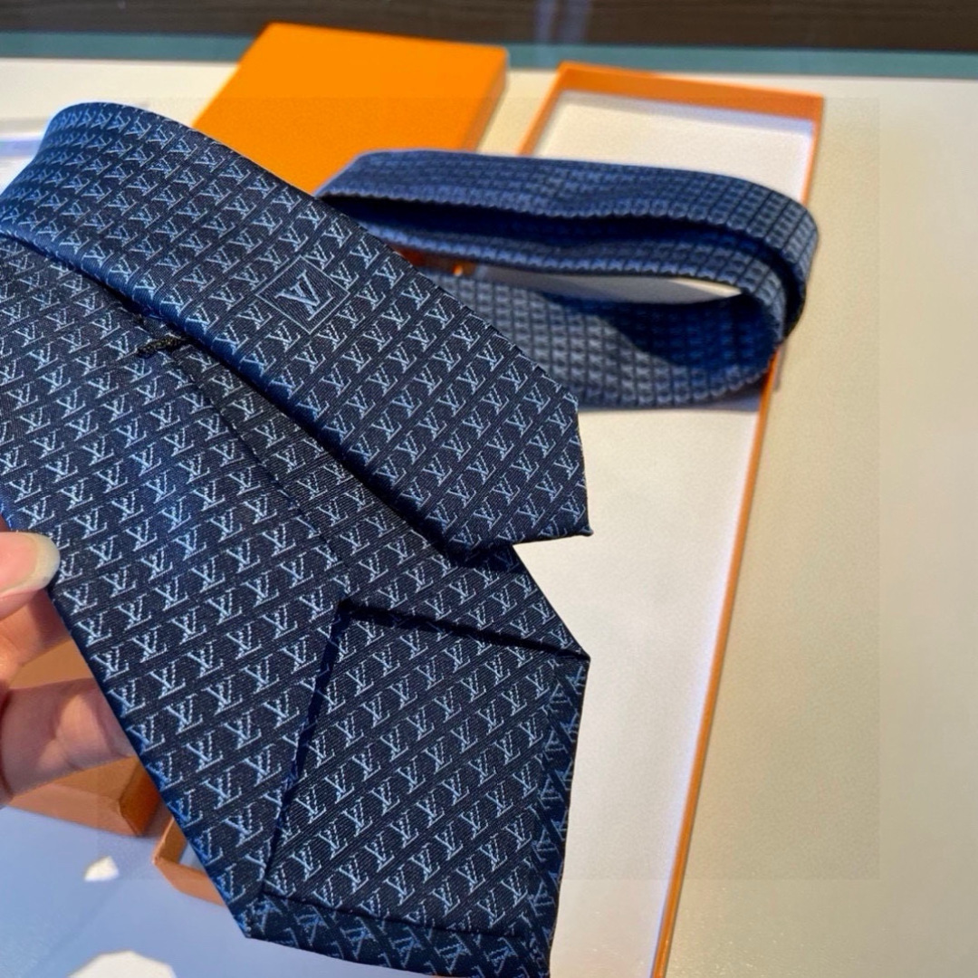 特价💖💖 男士领带系列【L字母领带】👔👔，稀有😻😻展现精湛手工与时尚优雅的理想选择，此款真丝织就的Dia