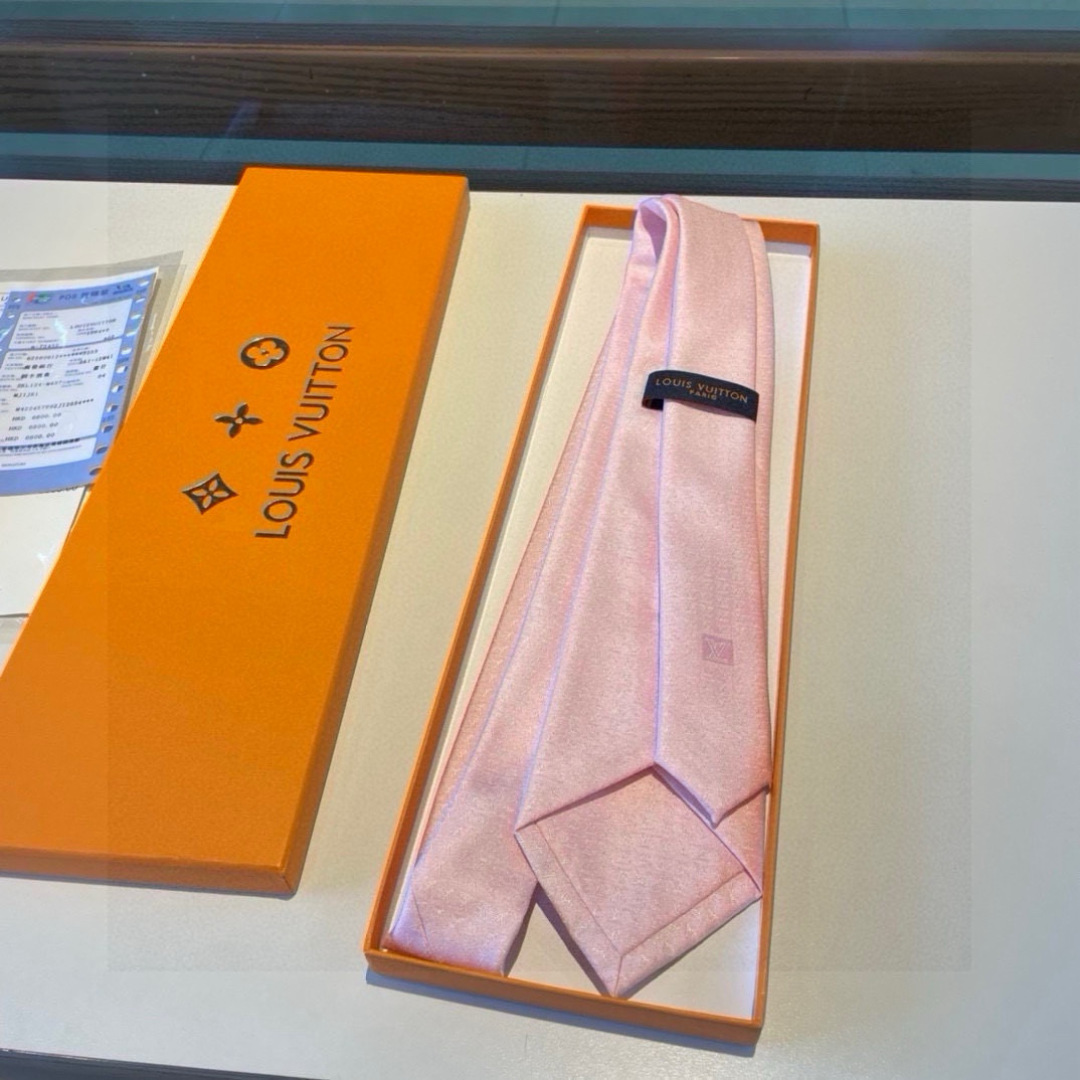 特价💖💖 男士领带系列【L字母领带】👔👔，稀有😻😻展现精湛手工与时尚优雅的理想选择，此款真丝织就的Dia