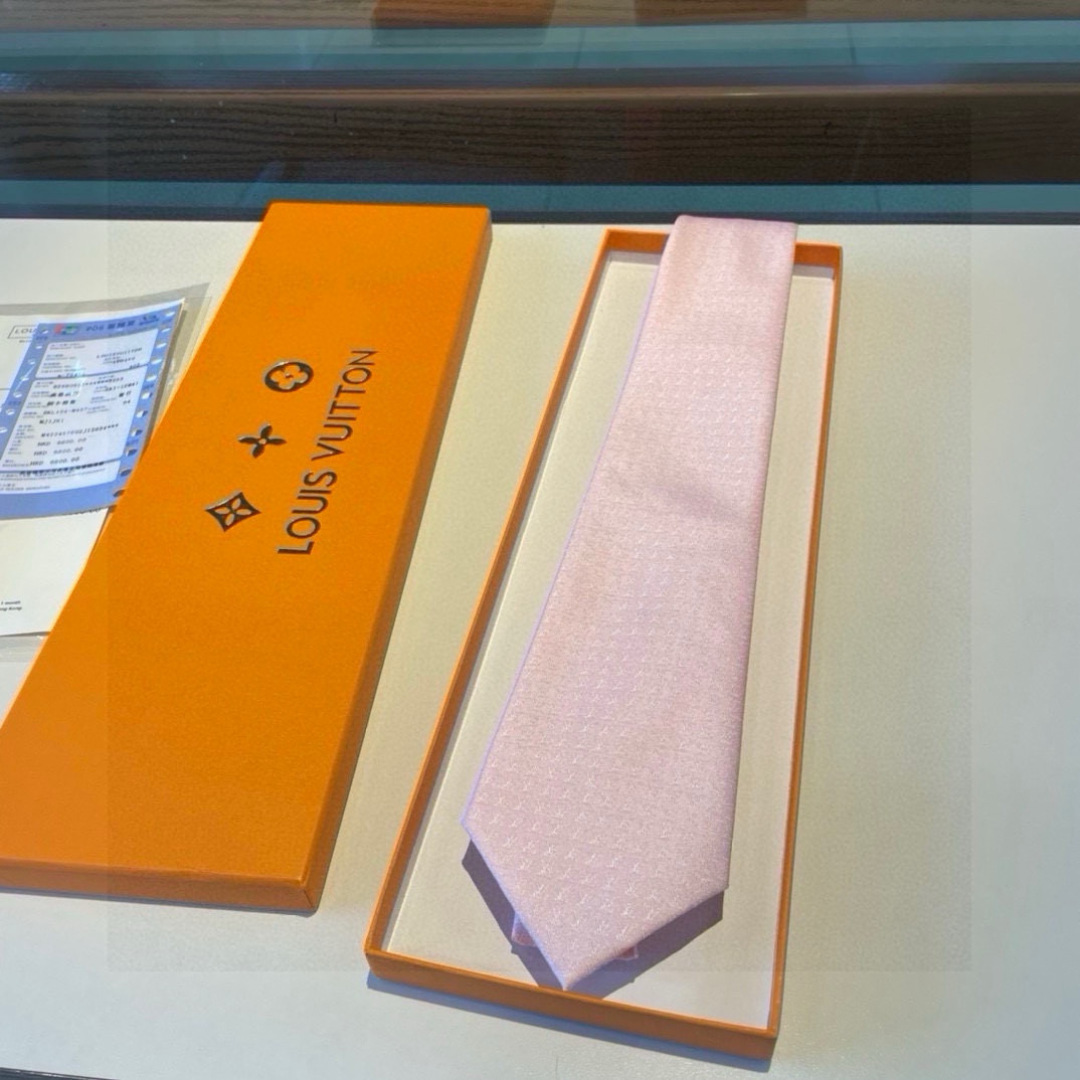 特价💖💖 男士领带系列【L字母领带】👔👔，稀有😻😻展现精湛手工与时尚优雅的理想选择，此款真丝织就的Dia