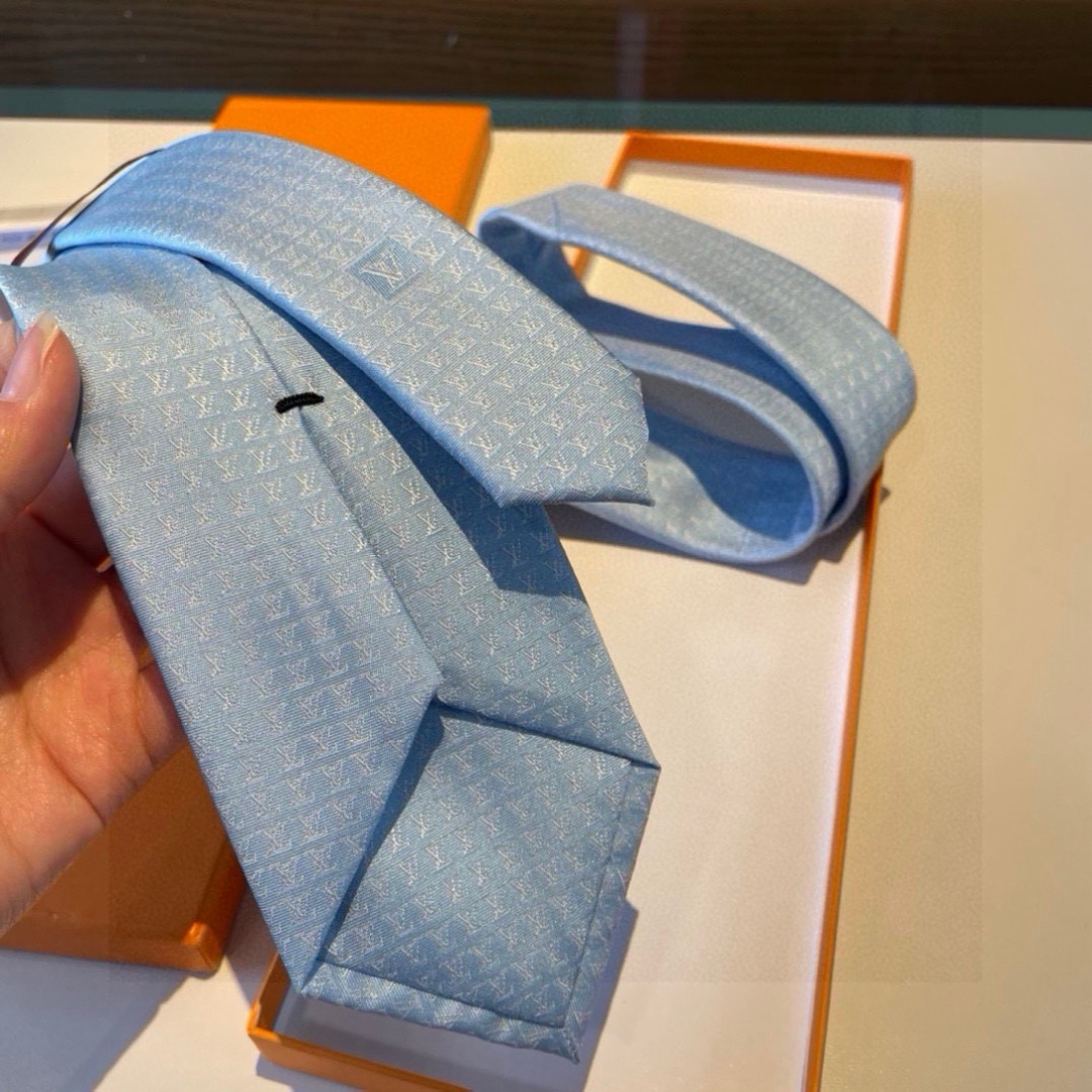 特价💖💖 男士领带系列【L字母领带】👔👔，稀有😻😻展现精湛手工与时尚优雅的理想选择，此款真丝织就的Dia