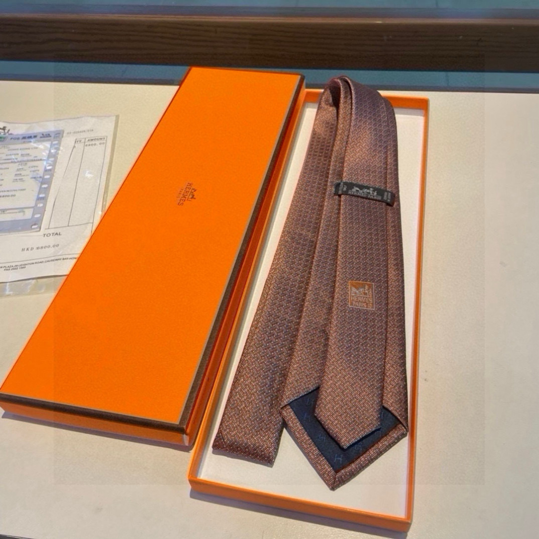 特价 爱马仕H字母男士新款领带系列👔👔，让男士可以充分展示自己个性。100%顶级斜纹真丝手工定制‼
