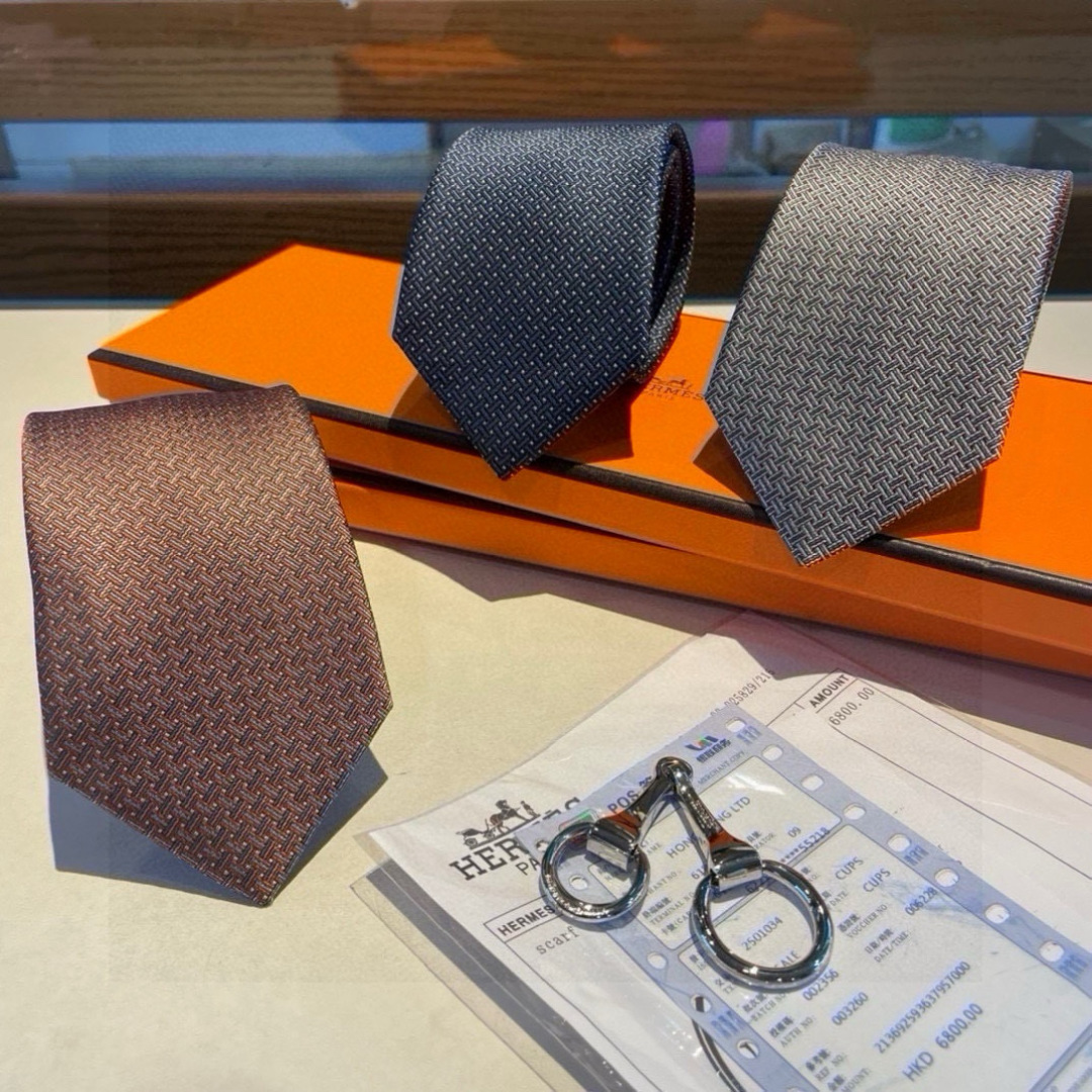 特价 爱马仕H字母男士新款领带系列👔👔，让男士可以充分展示自己个性。100%顶级斜纹真丝手工定制‼